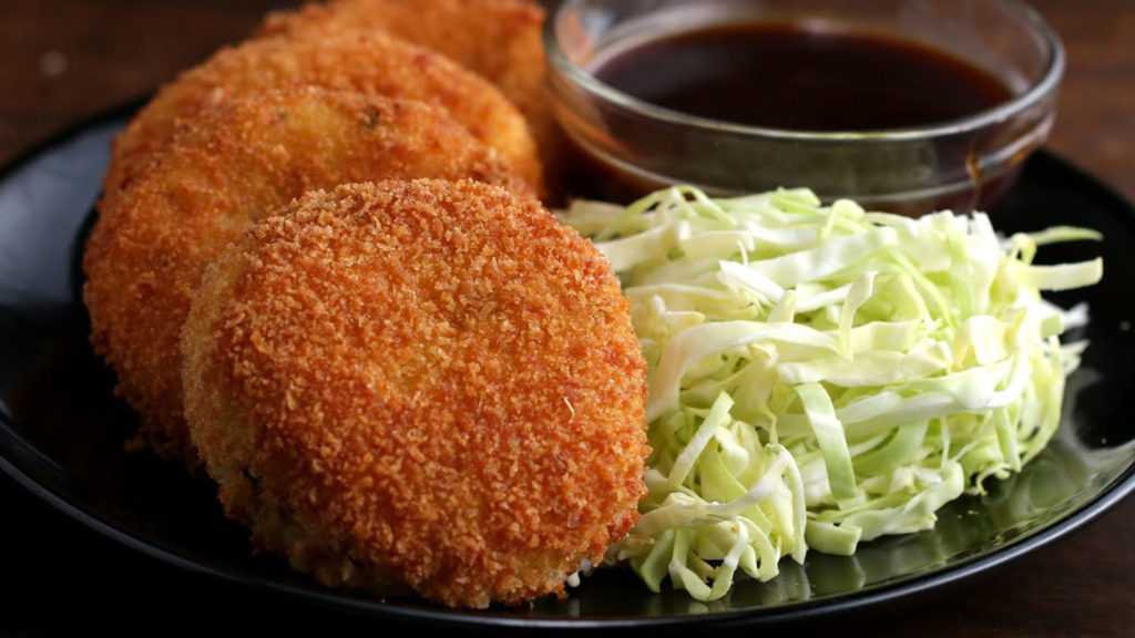 Koroket od krompira sa govedinom - popularna brza hrana na ulicama u japanu
